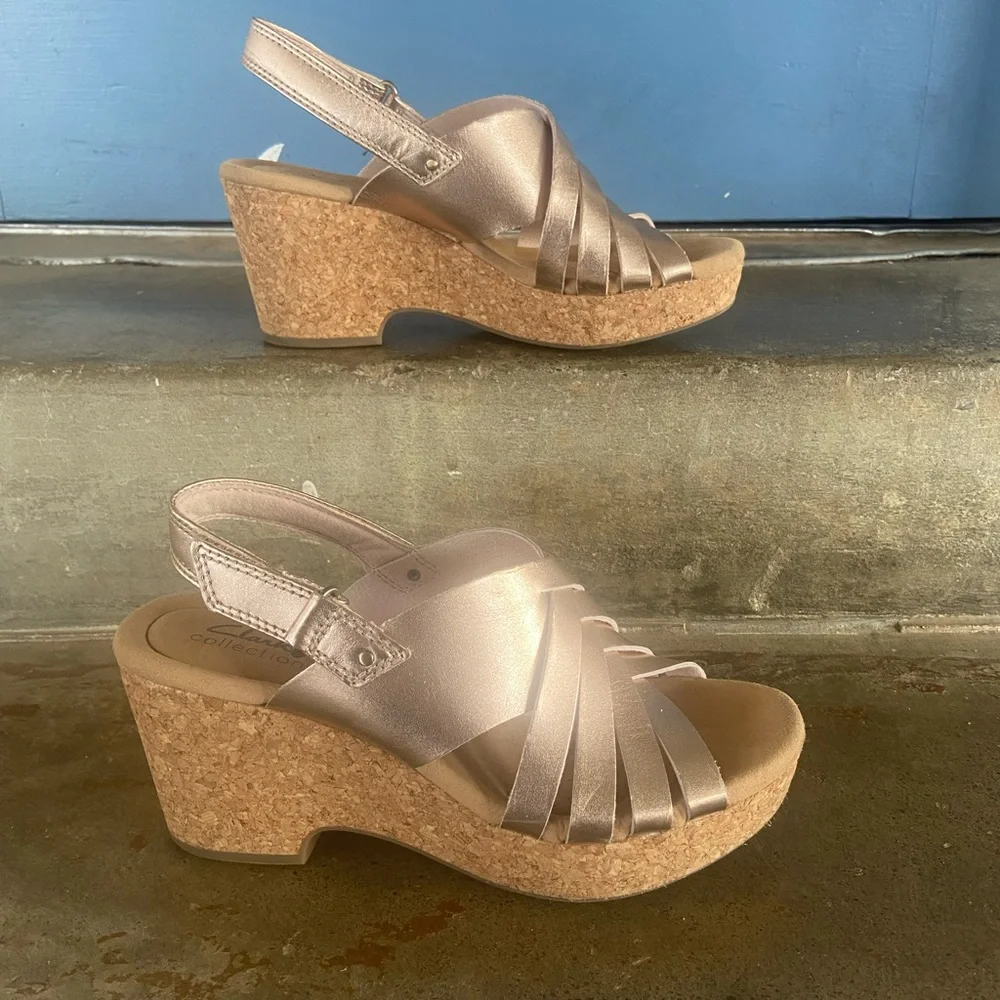 Clarks Giselle Ivy Metallic Rose Gold Cork Wedge Sandals - Picture 2 of 9